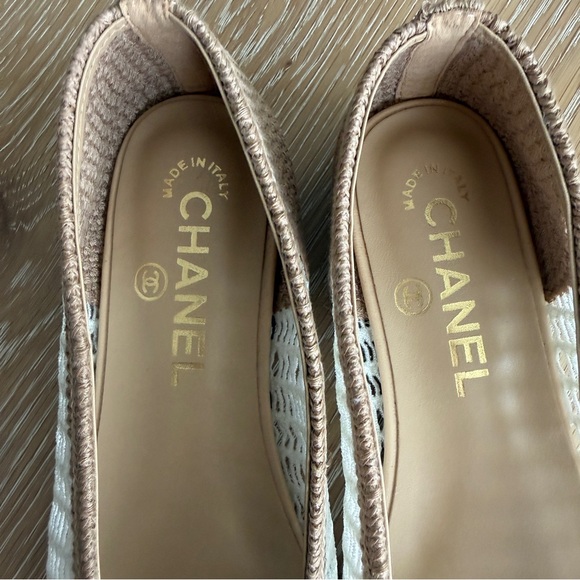 CHANEL Beige and White Crochet Logo Ballet Flats - Picture 6 of 8